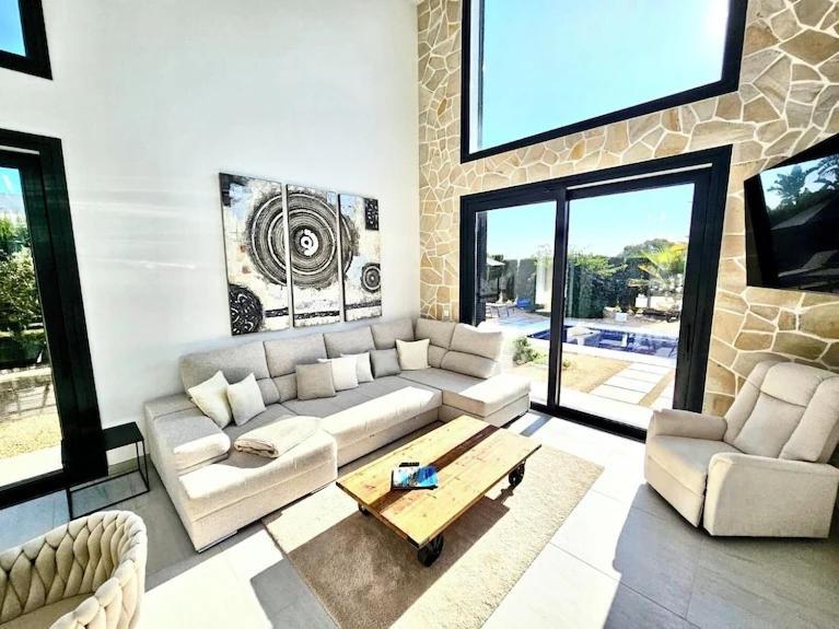 Villa Strandnahe Design Mit Pool 2 Schlafzimmer 180 Qm