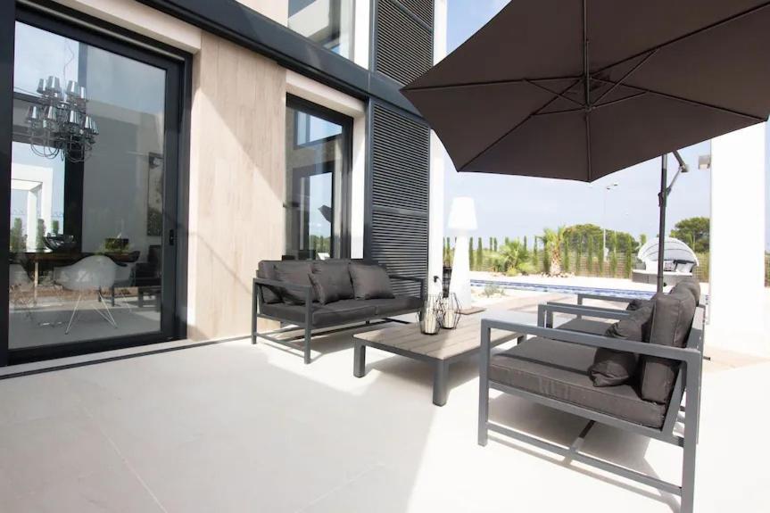 Strandnahe Design Mit Pool 2 Schlafzimmer 180 Qm Villa *