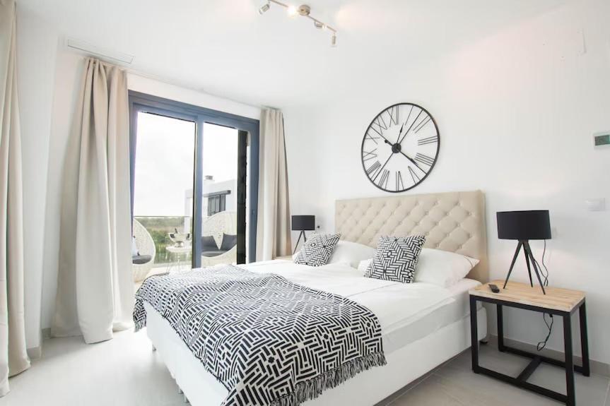 Strandnahe Design Mit Pool 2 Schlafzimmer 180 Qm Villa